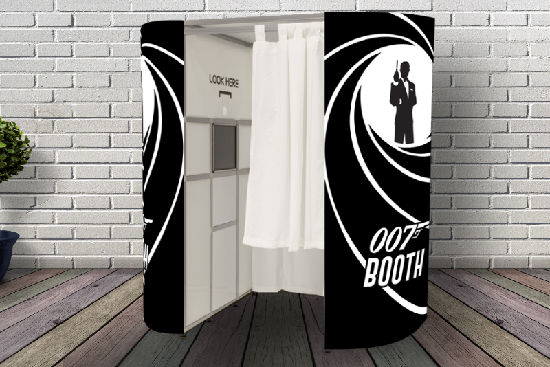 Photobooth with a James Bond theme
